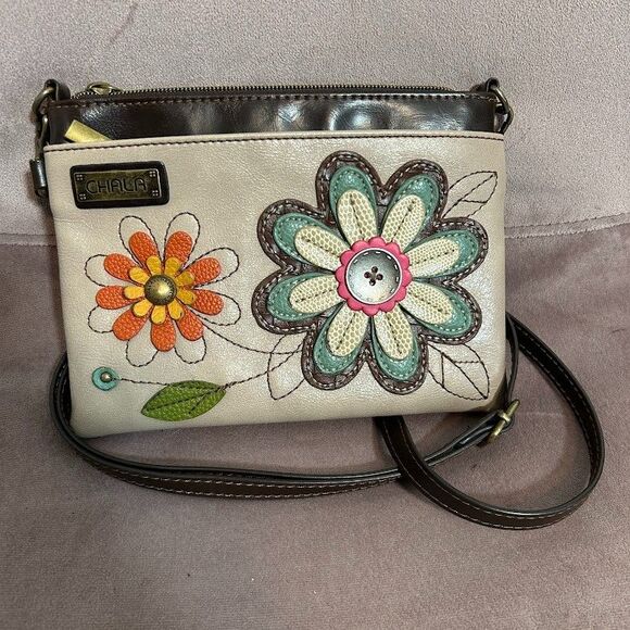 Chala Vegan Leather Small Daisy Flower Button Crossbody Purse Bag Boho - Picture 1 of 10